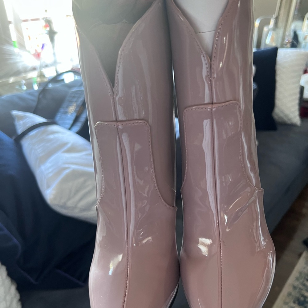 Nine West mauve (pale pink) patent leather bootie